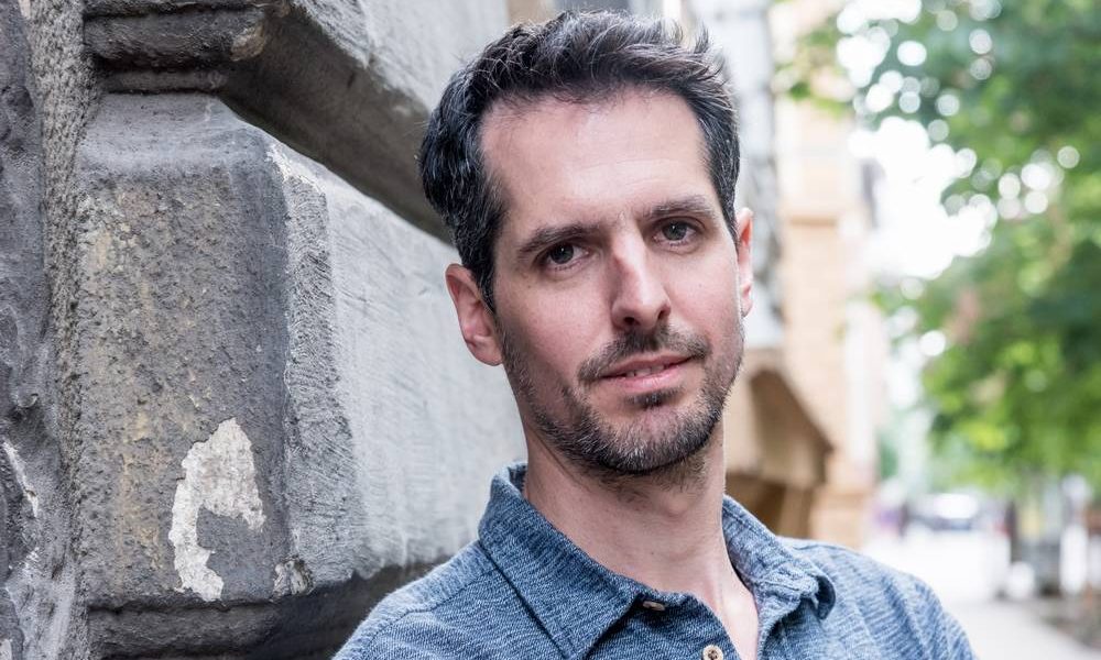 Kristóf Szombati est anthropologue et sociologue.