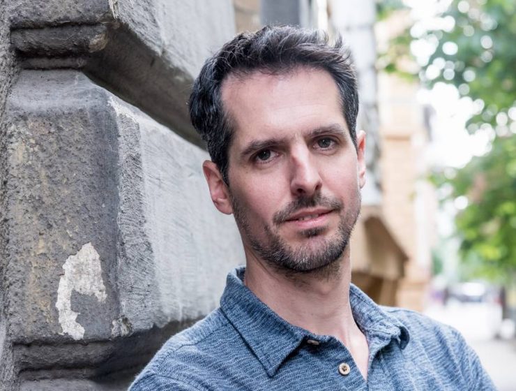 Kristóf Szombati est anthropologue et sociologue.